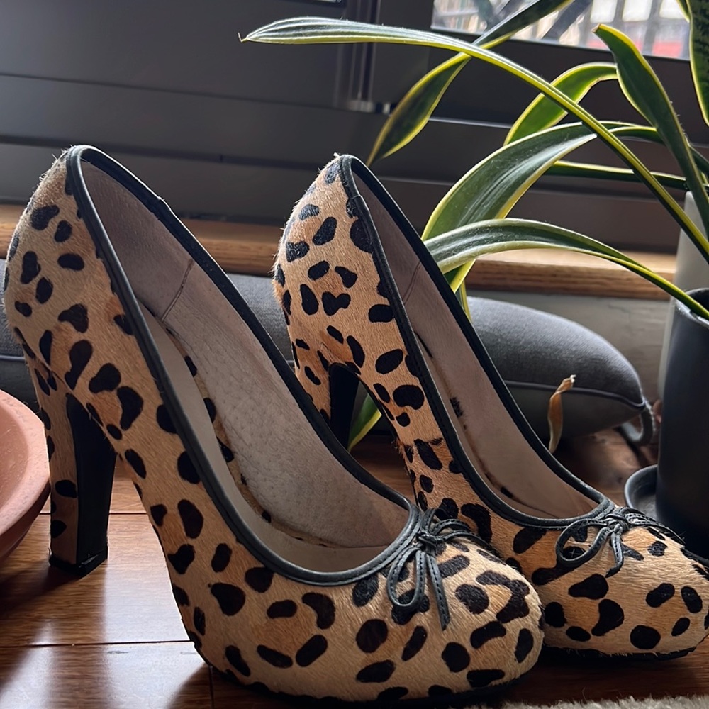Topshop leopard heels, fits a size 7